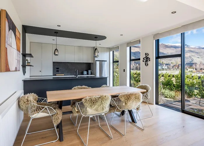 Roylands Retreat
