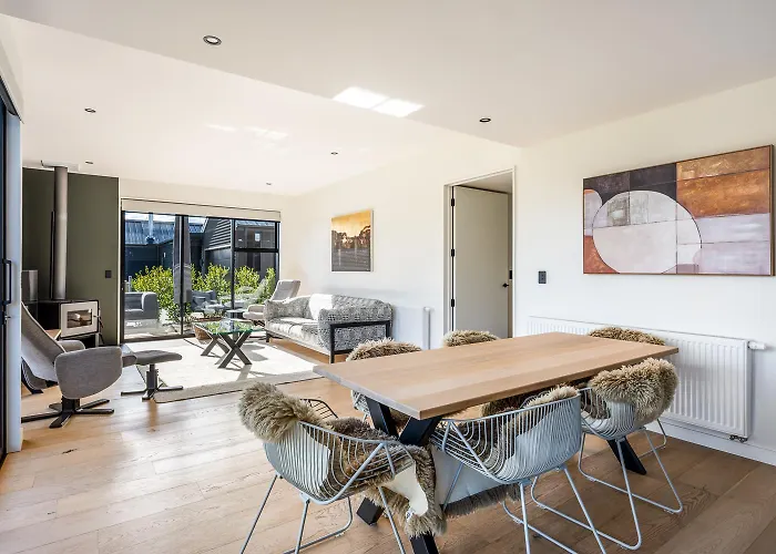 Roylands Retreat